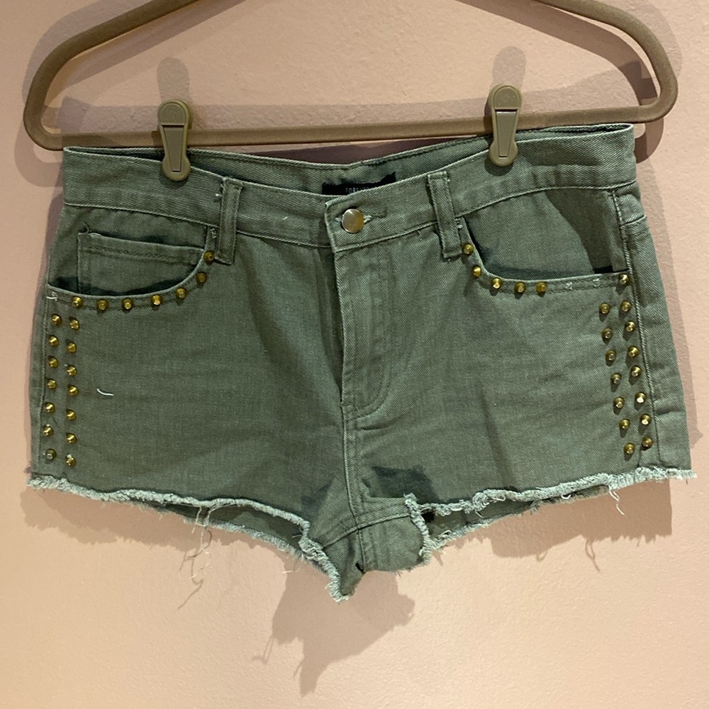 Forever 21 green jean short with studs size 28